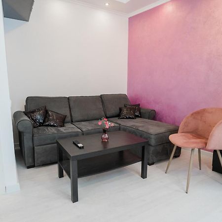 Ultra Central White & Lila Studio Bucharest Luaran gambar