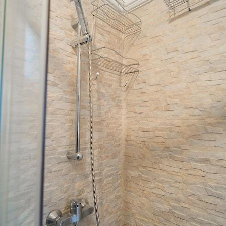 Ultra Central White & Lila Studio Bucharest Luaran gambar