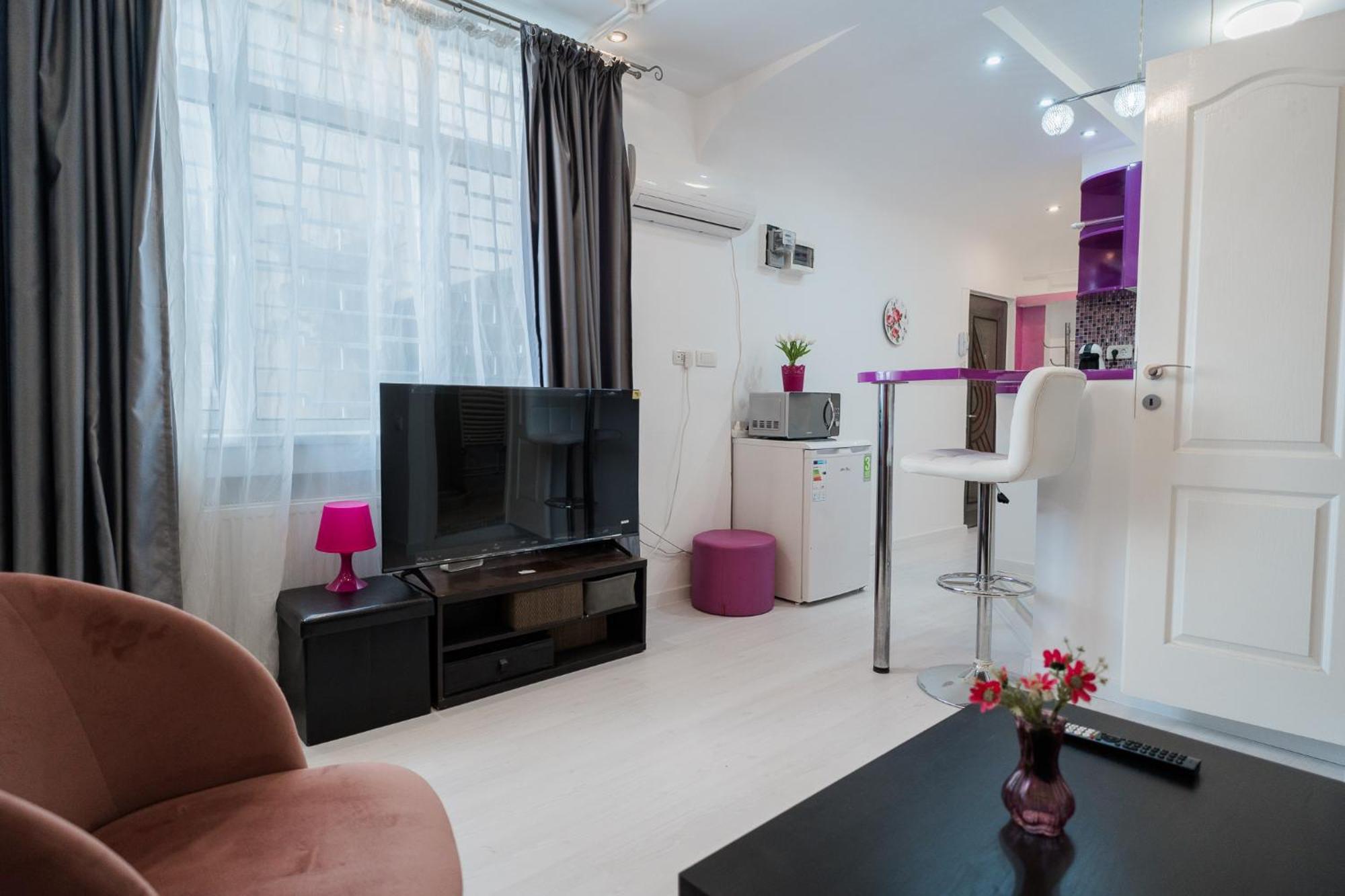 Ultra Central White & Lila Studio Bucharest Luaran gambar