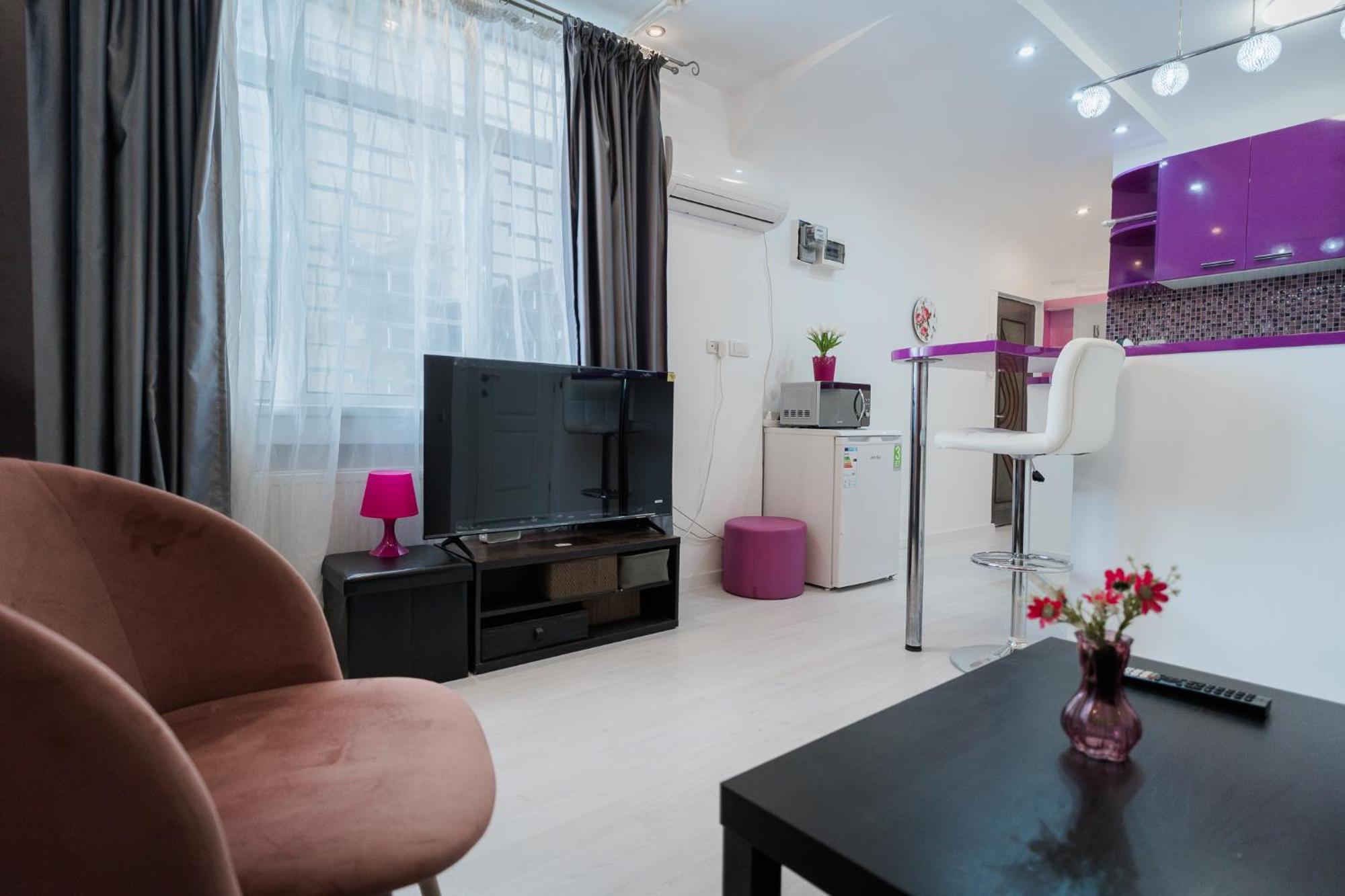 Ultra Central White & Lila Studio Bucharest Luaran gambar