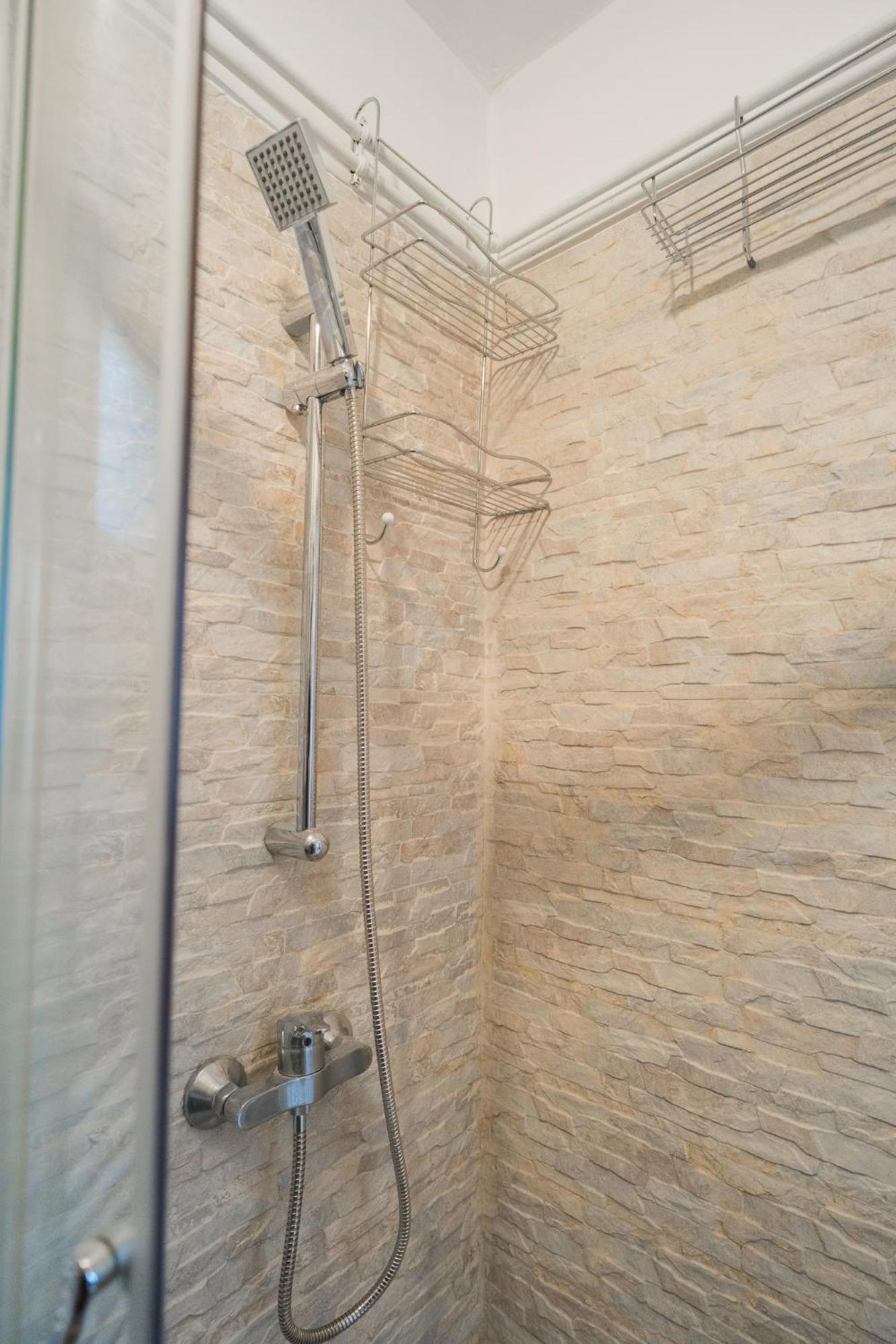 Ultra Central White & Lila Studio Bucharest Luaran gambar