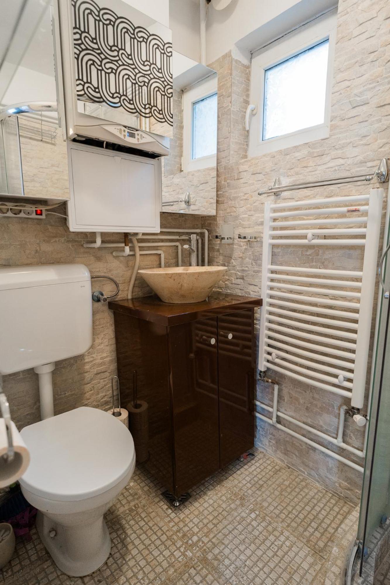 Ultra Central White & Lila Studio Bucharest Luaran gambar